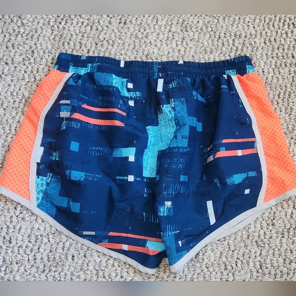 Under Armour Shorts - Picture 1 of 2